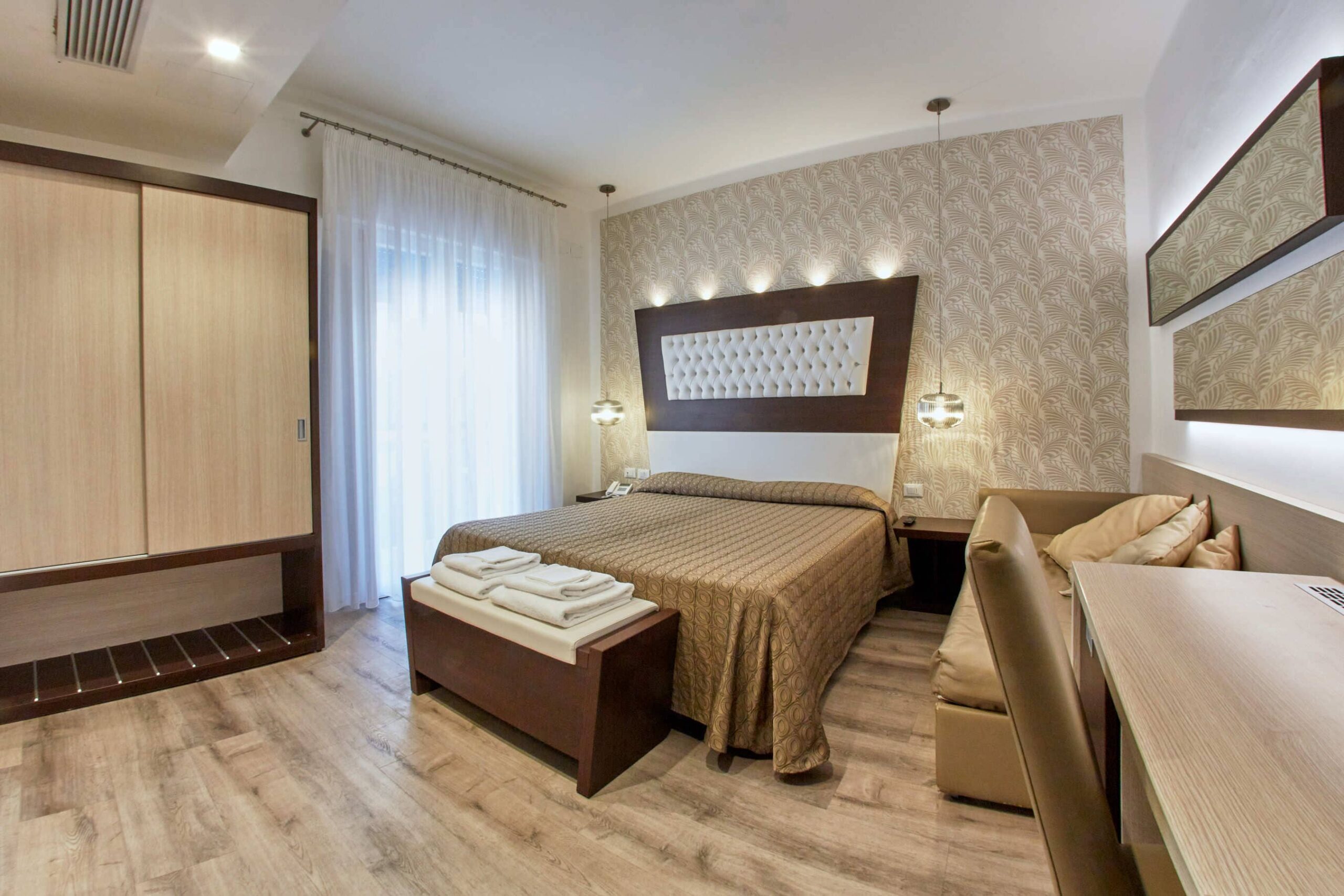camera-matrimoniale-sarahotel-scaled-1