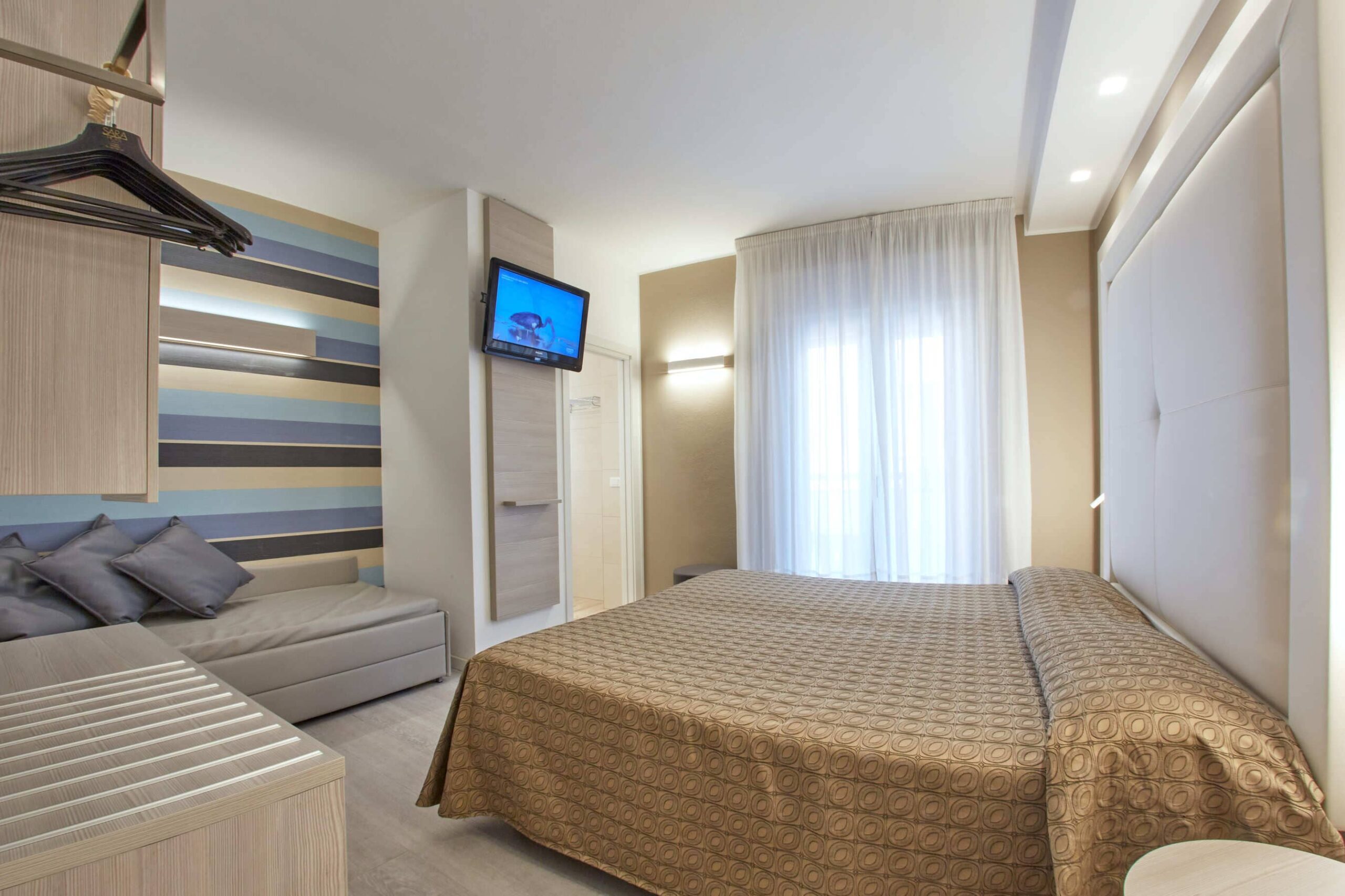camera-tripla-sarahotel-scaled-1