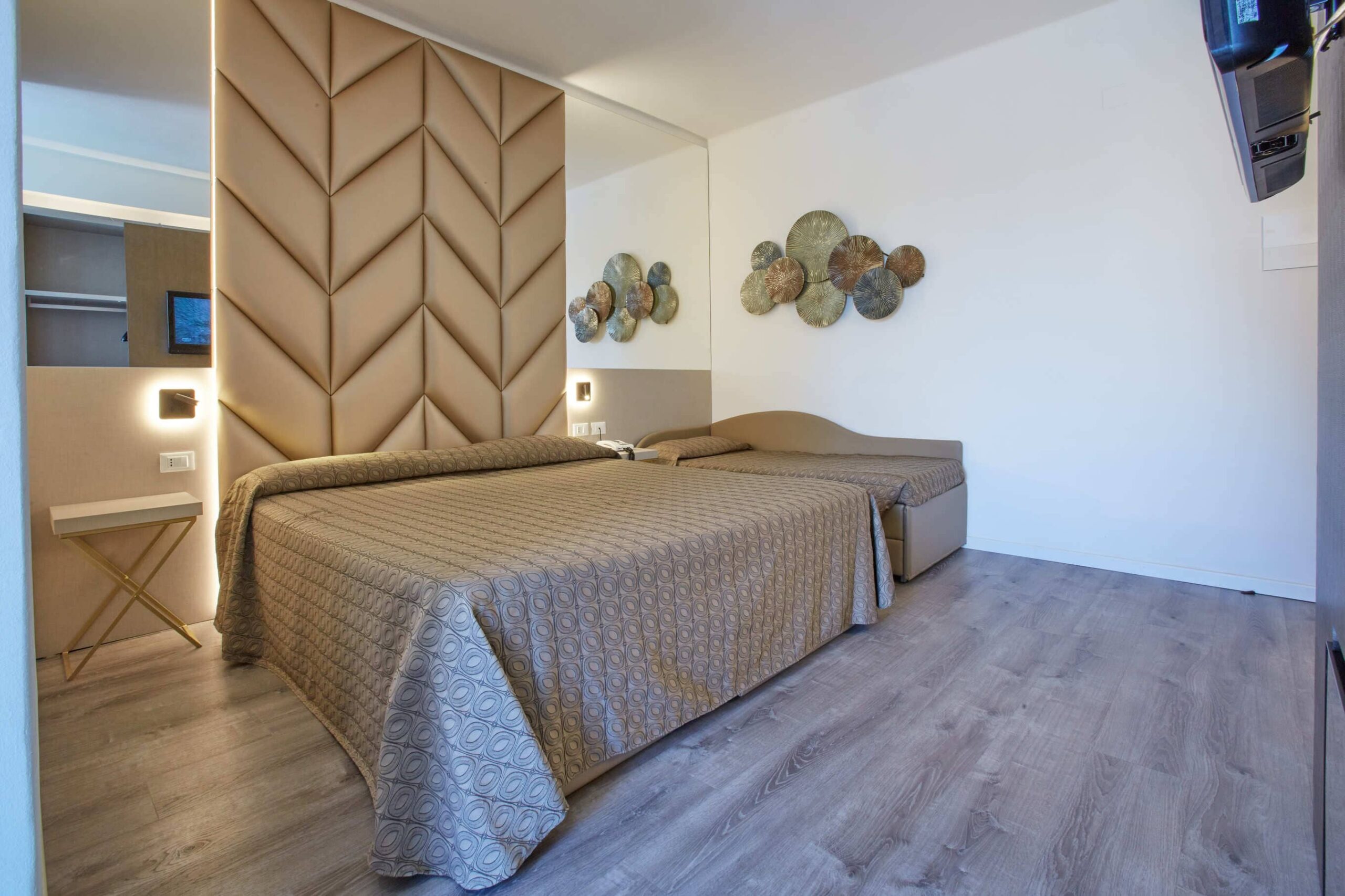 camere-caorle-sarahotel-scaled-1