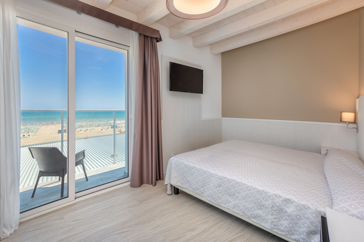 Hotel-Serena-Caorle-Suite-jacuzzi-02