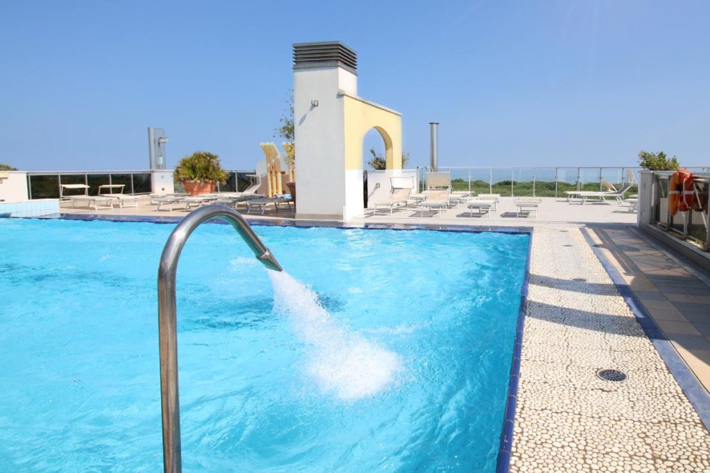 hotel-con-piscina-vista-mare-eraclea-1024×683-1