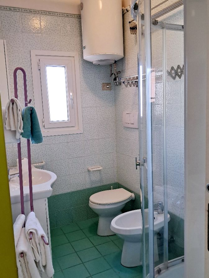 BAGNO-FINESTRATO-CON-BOX-DOCCIA